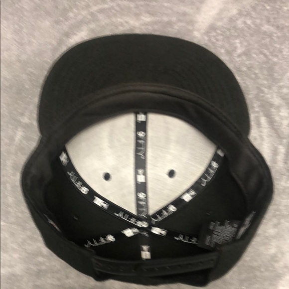 New Era Black Hat Monochromatic Design - Picture 6 of 6